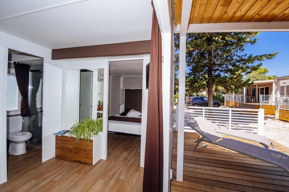 Zaton Holiday Resort Mobile Homes Nin Exterior photo