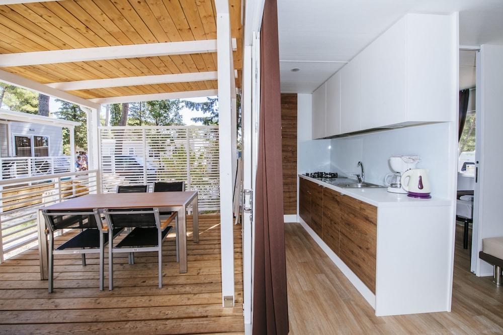 Zaton Holiday Resort Mobile Homes Nin Exterior photo